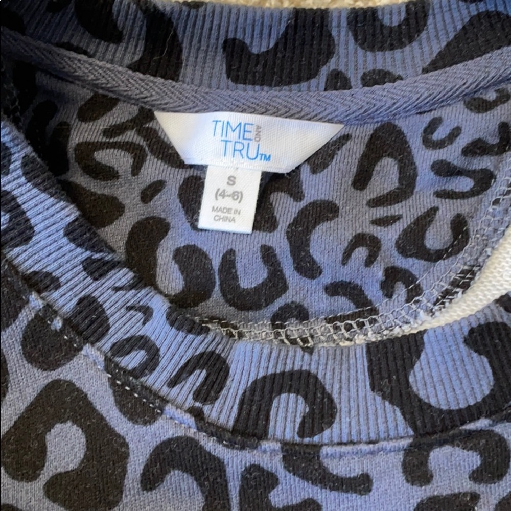 EUC Charcoal Leopard Print Cropped Sweatshirt SZ S - Picture 5 of 7